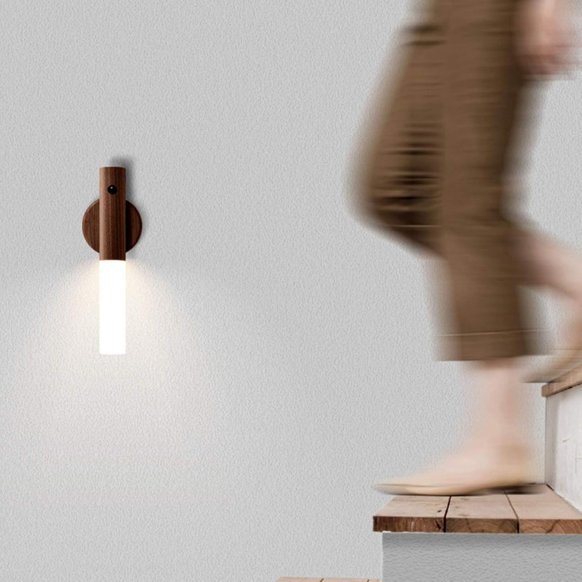 Luce Notturna LED con Sensore di Movimento e Base Magnetica, Applique da Parete in Legno Ricaricabile