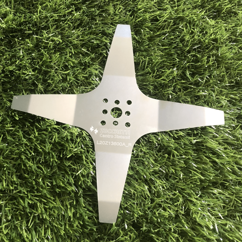 lama originale Zucchetti per Ambrogio L20 con 4 lame affilate montata su prato